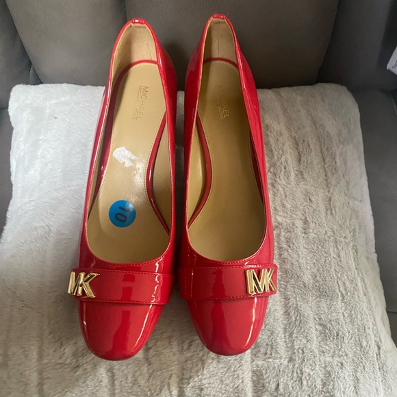 Michael Kors Patent leather shoes - Picture 3 of 11